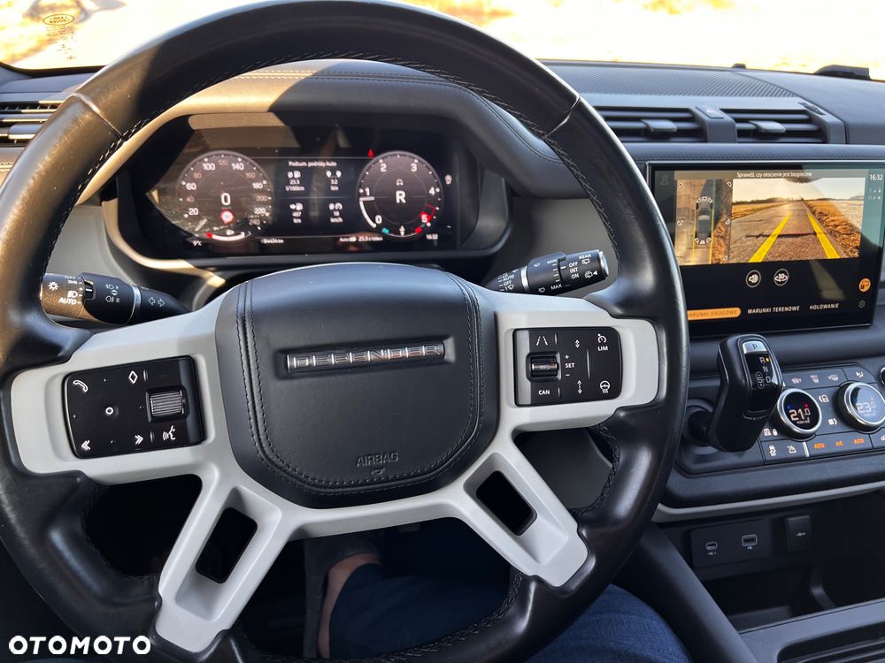 Land Rover Defender - 16