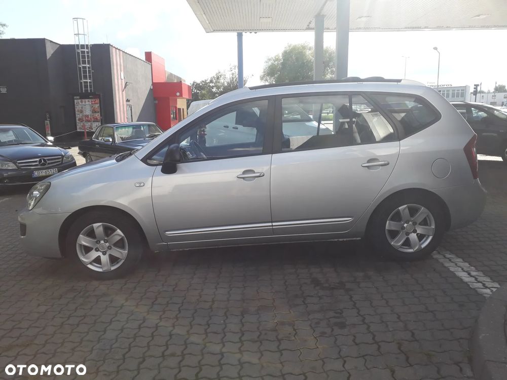 Kia Carens - 7