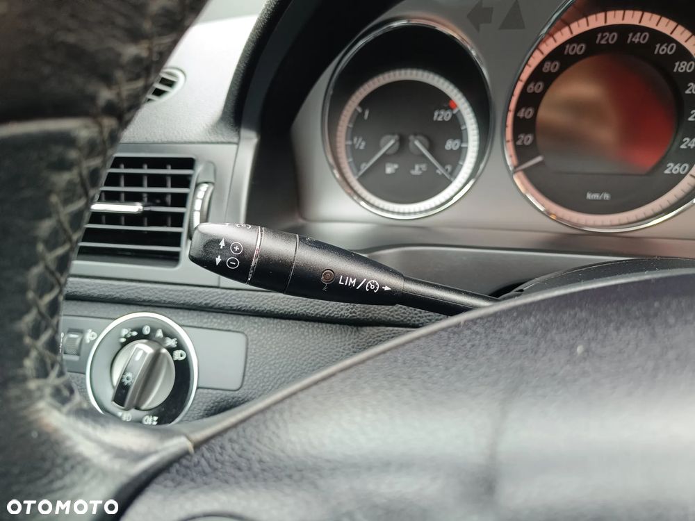 Mercedes-Benz Klasa C 250 CGI Automatik BlueEFFICIENCY Avantgarde - 21