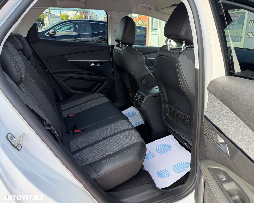 Peugeot 3008 1.2 PureTech Turbo S&S EAT6 GT-Line - 37