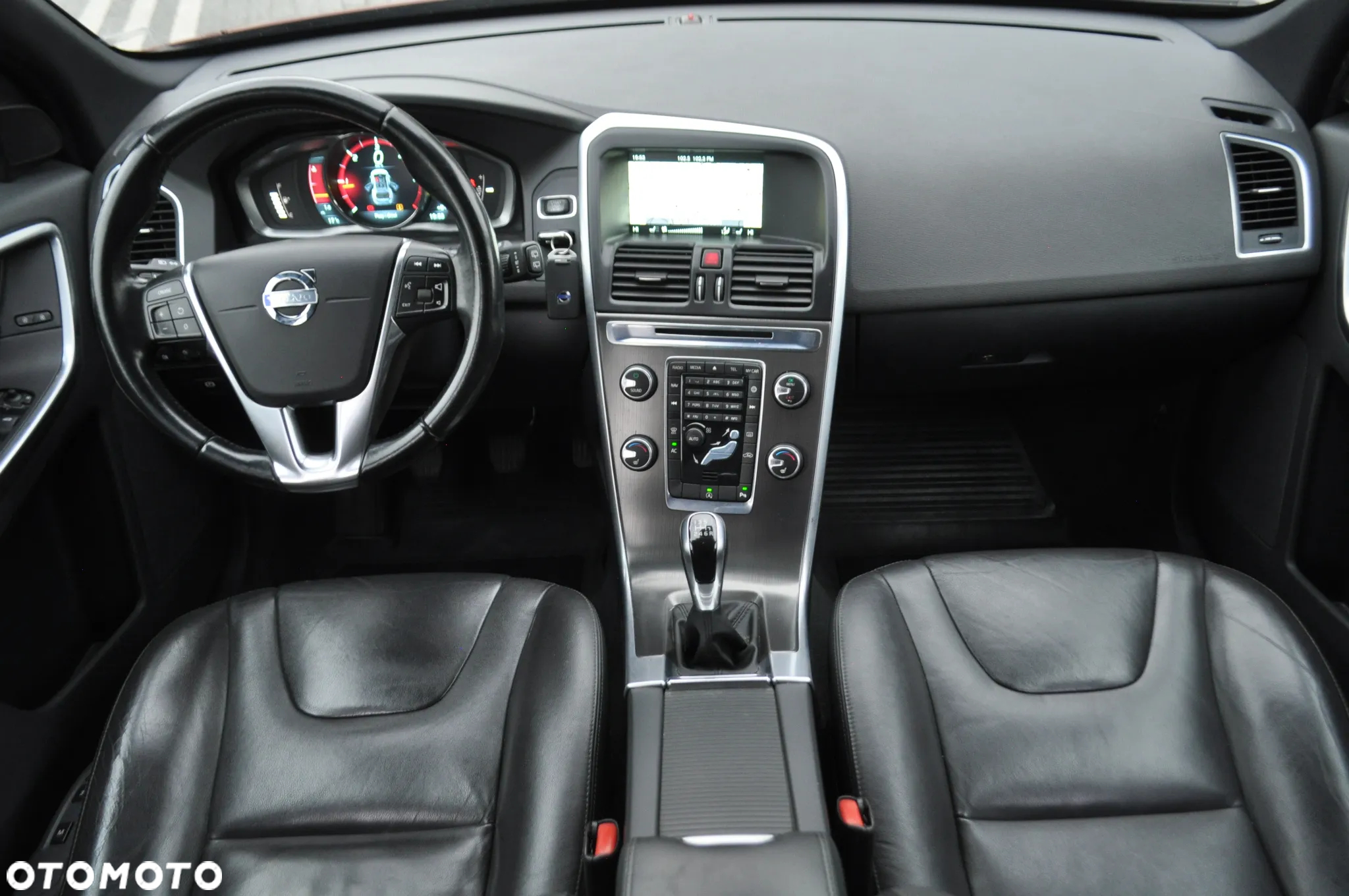 Volvo XC 60 D4 Drive-E Momentum - 4