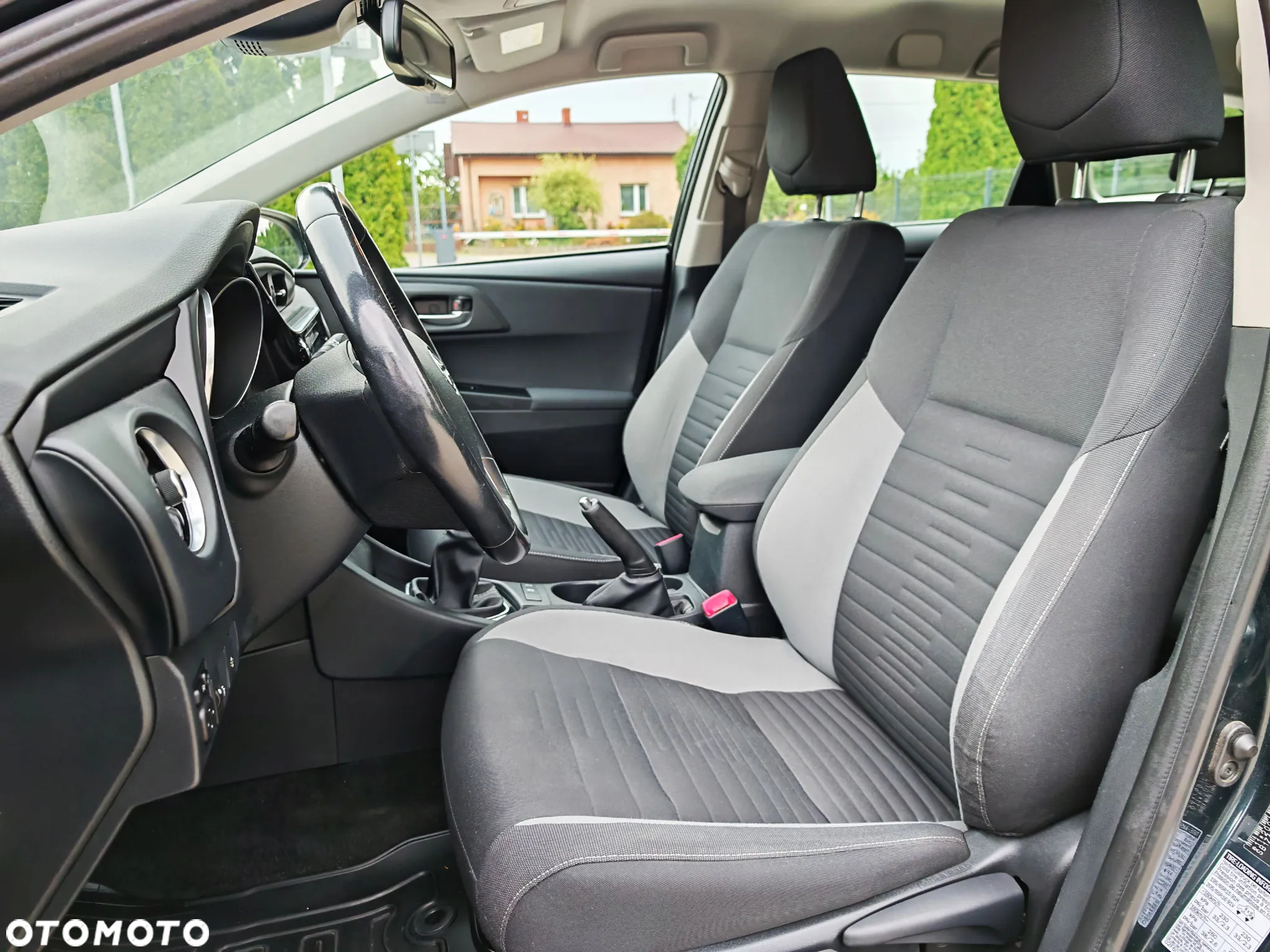 Toyota Auris 1.2 T Premium - 19