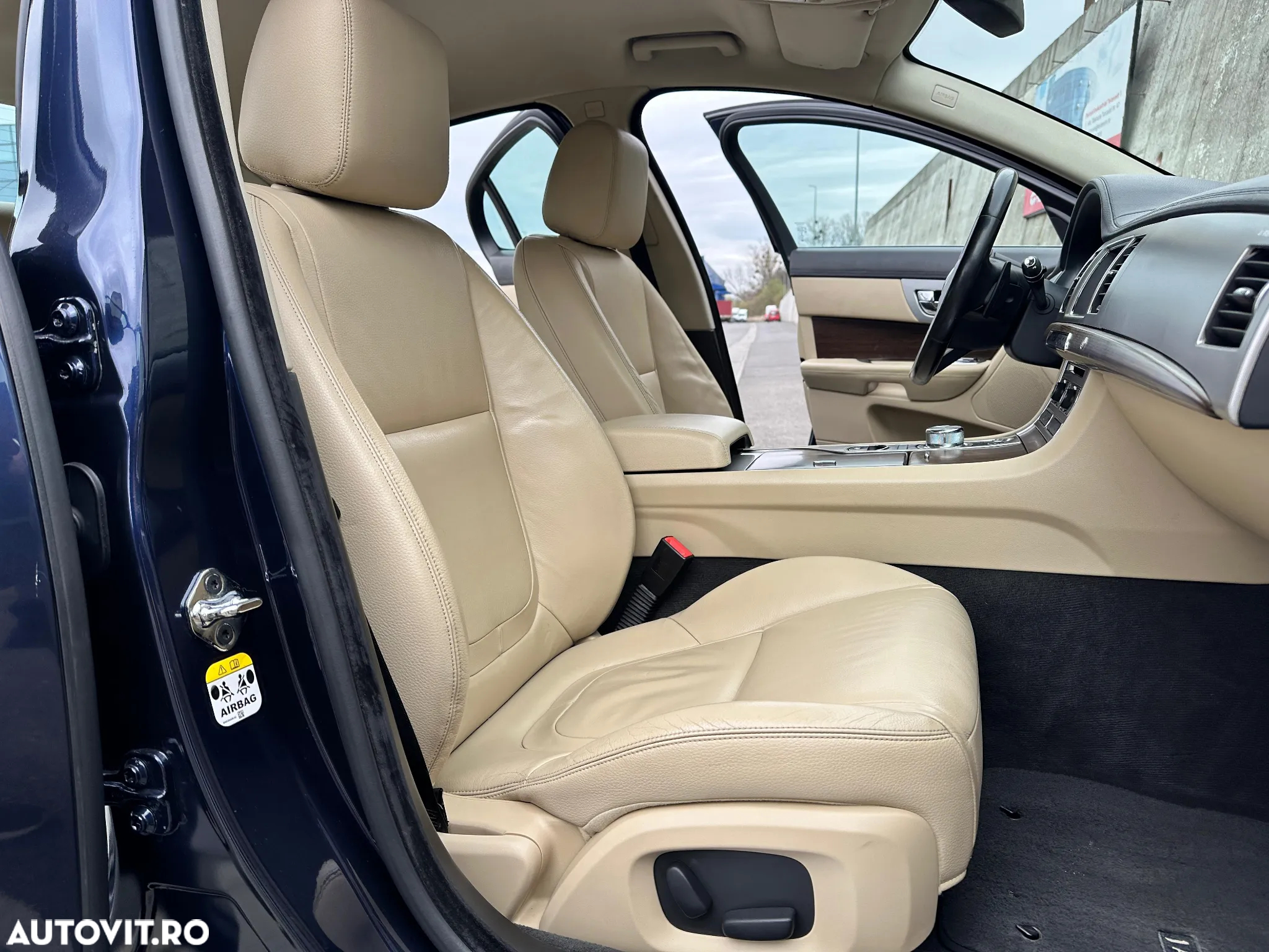 Jaguar XF 2.2D - 24