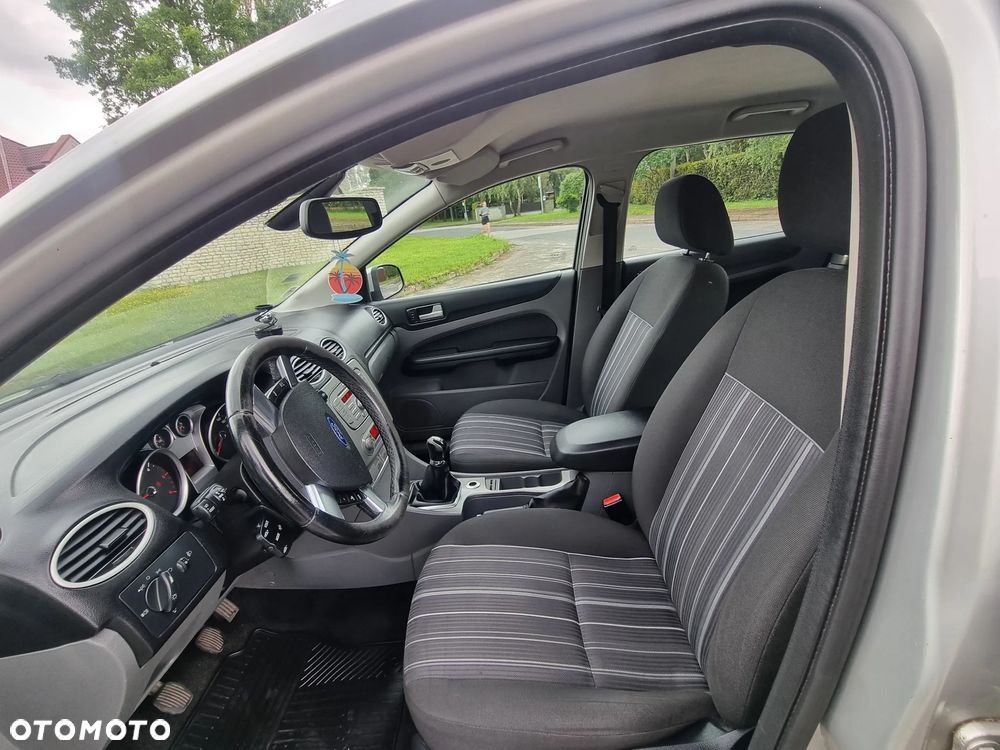 Ford Focus 1.6 TDCi Ambiente DPF - 16