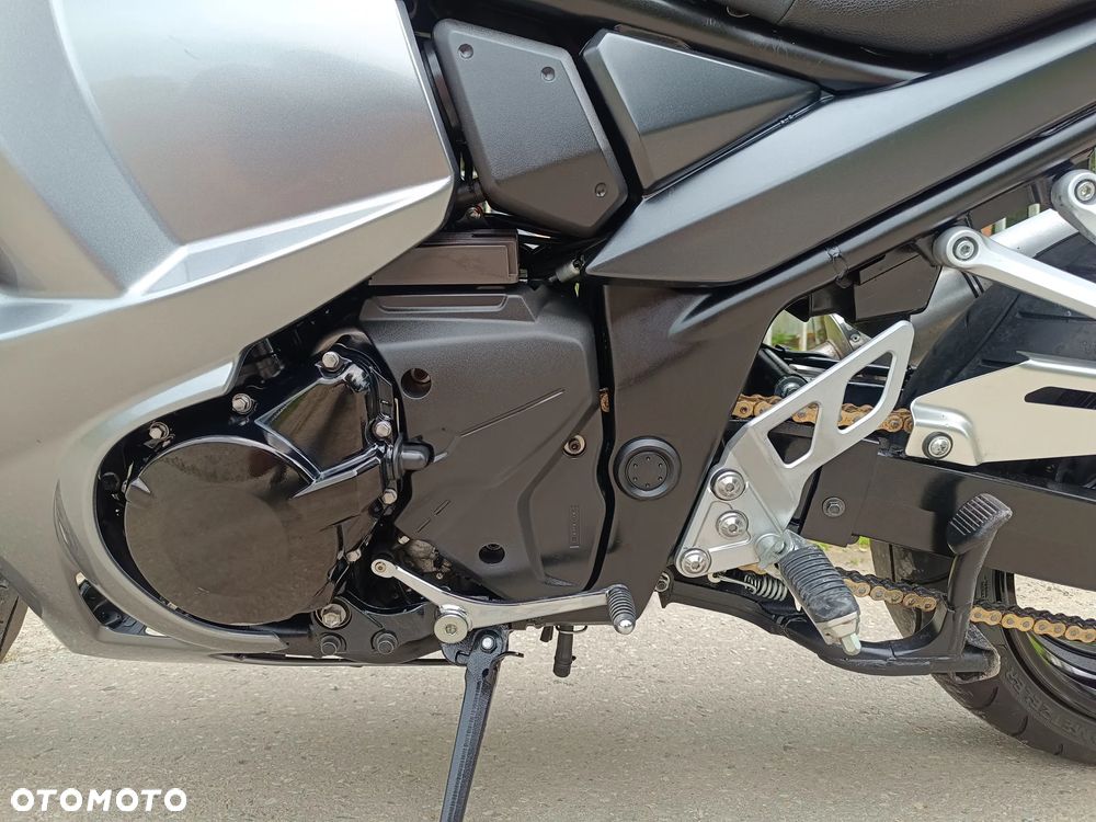 Suzuki GSX - 17
