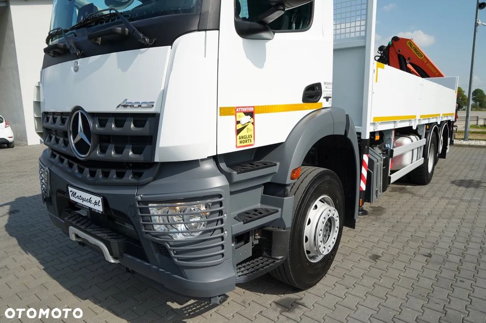 Mercedes-Benz / AROCS 2643 / 6x2 / SKRZYNIOWY - 6,4 M / HDS palfinger pk 20001-k - wysów: 10,2 M / OŚ PODNOSZONA / STEROWANIE RADIOWE / ROTATOR / WIDŁY / OPONY 100 % / 2017 ROK - 14