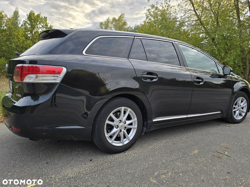 Toyota Avensis 1.6 Premium - 18