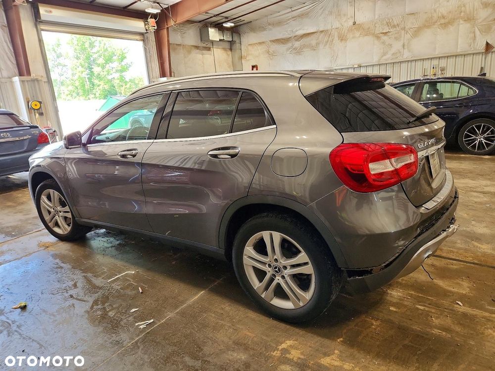 Mercedes-Benz GLA 250 4Matic 8G-DCT - 3