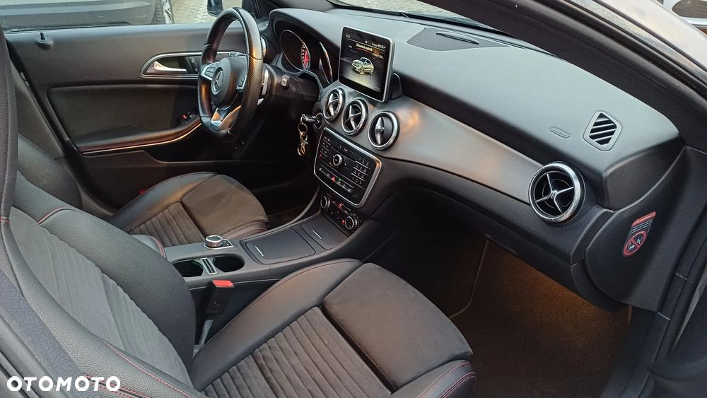 Mercedes-Benz CLA 200 7G-DCT AMG Line - 17