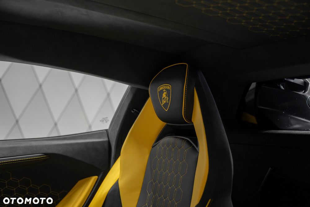 Lamborghini Revuelto - 24