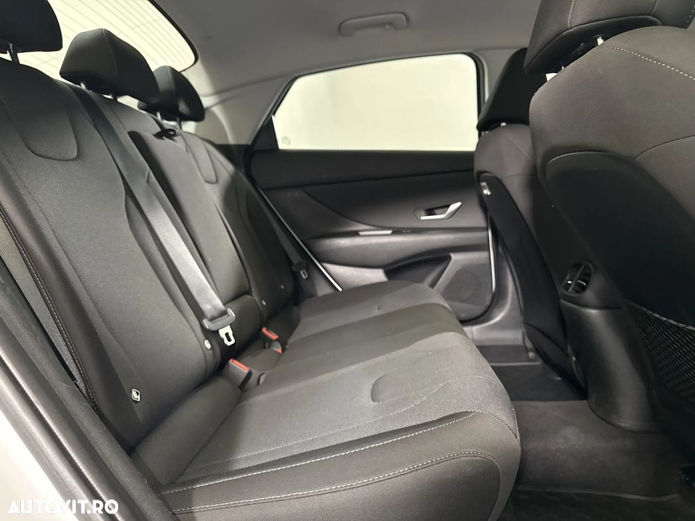 Hyundai Elantra - 13