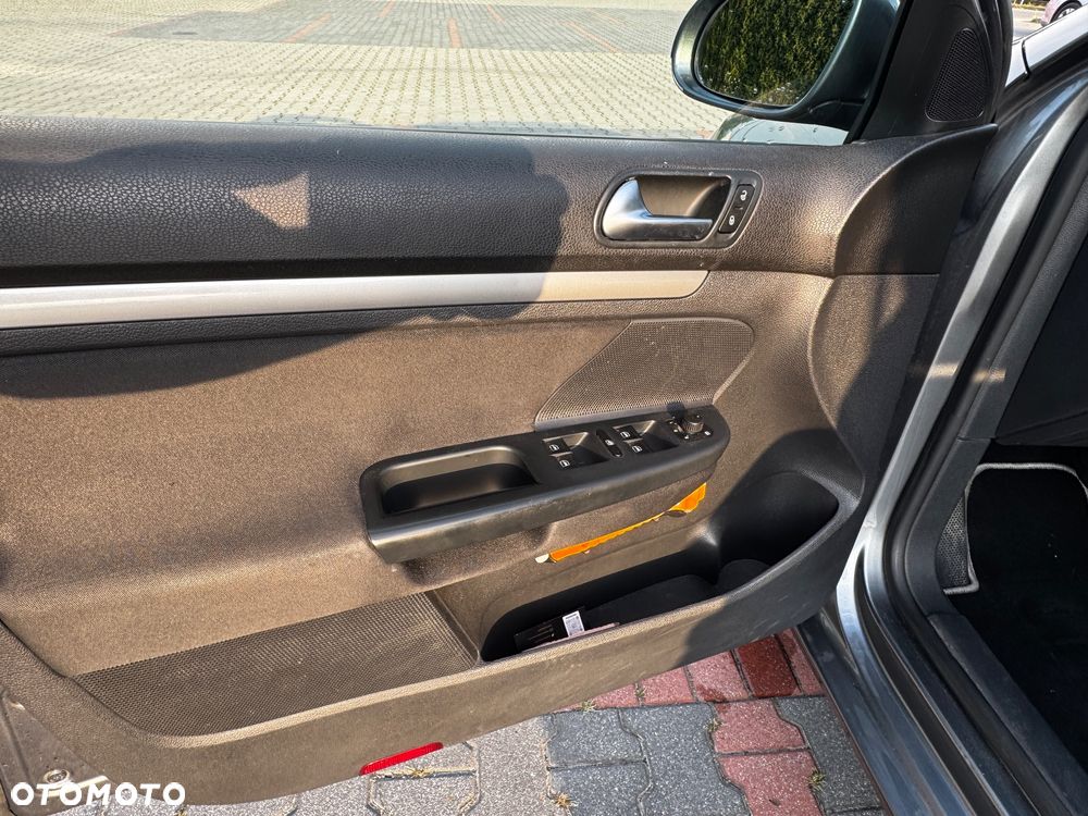 Volkswagen Golf 1.6 TDI DPF BlueMotion Technology DSG Comfortline - 8
