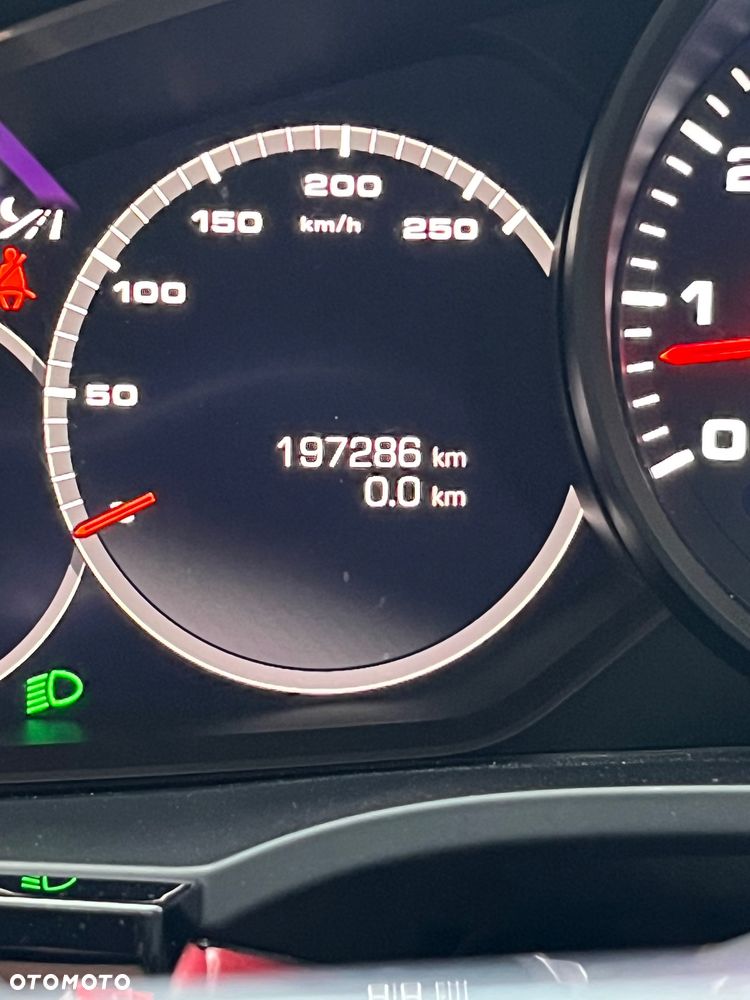 Porsche Cayenne - 26