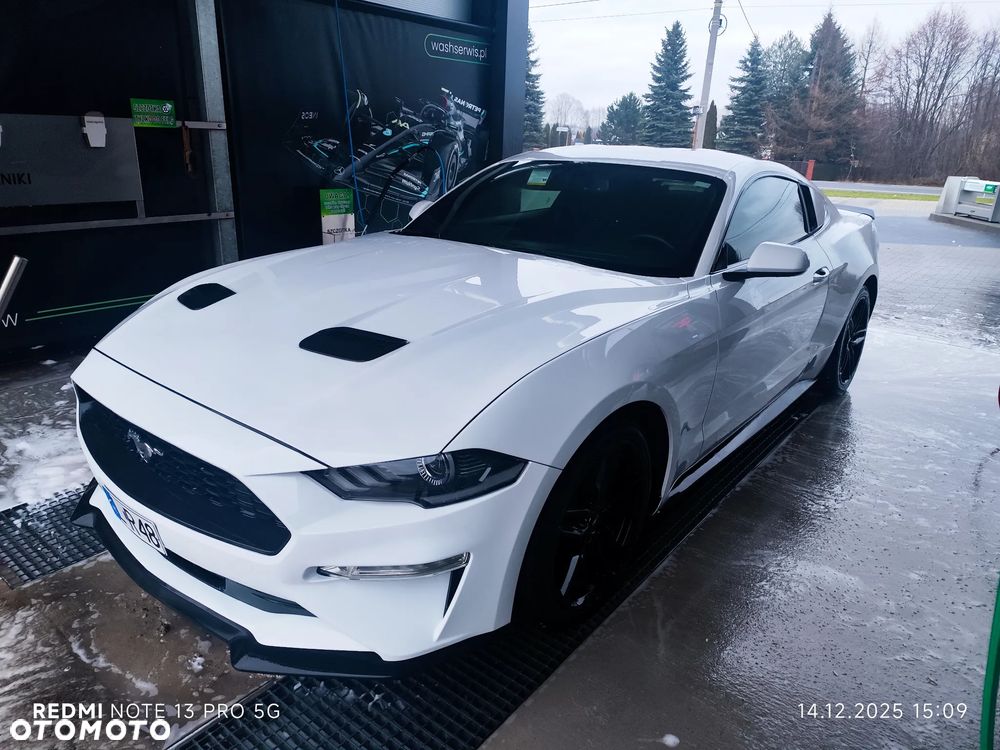 Ford Mustang - 4
