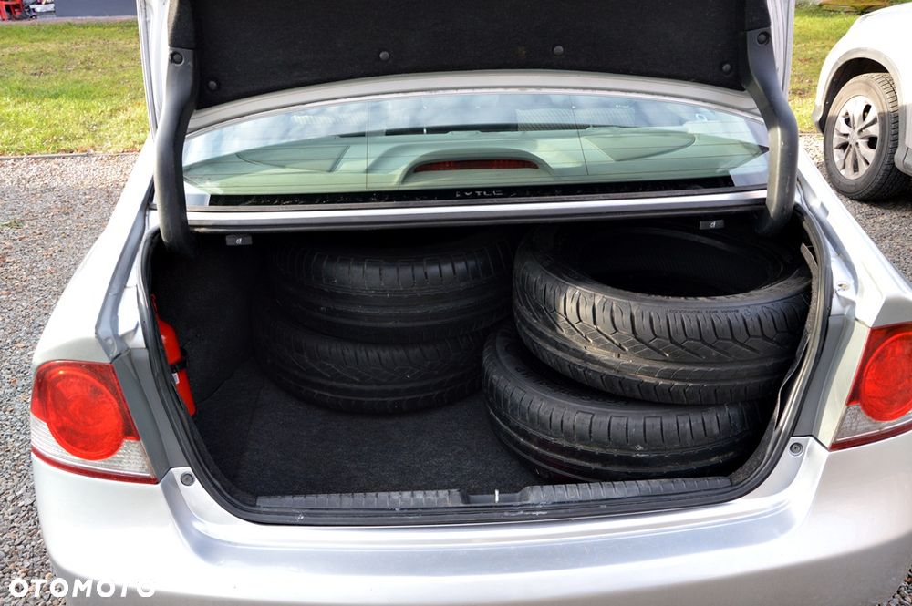 Honda Civic 1.8 Comfort - 12