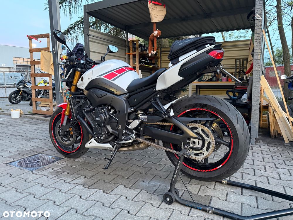 Yamaha FZ8 - 16