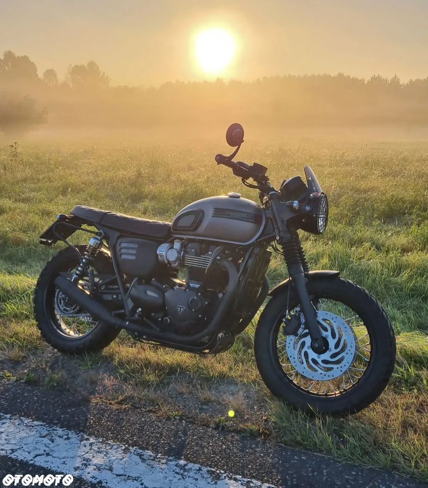 Triumph Bonneville - 12