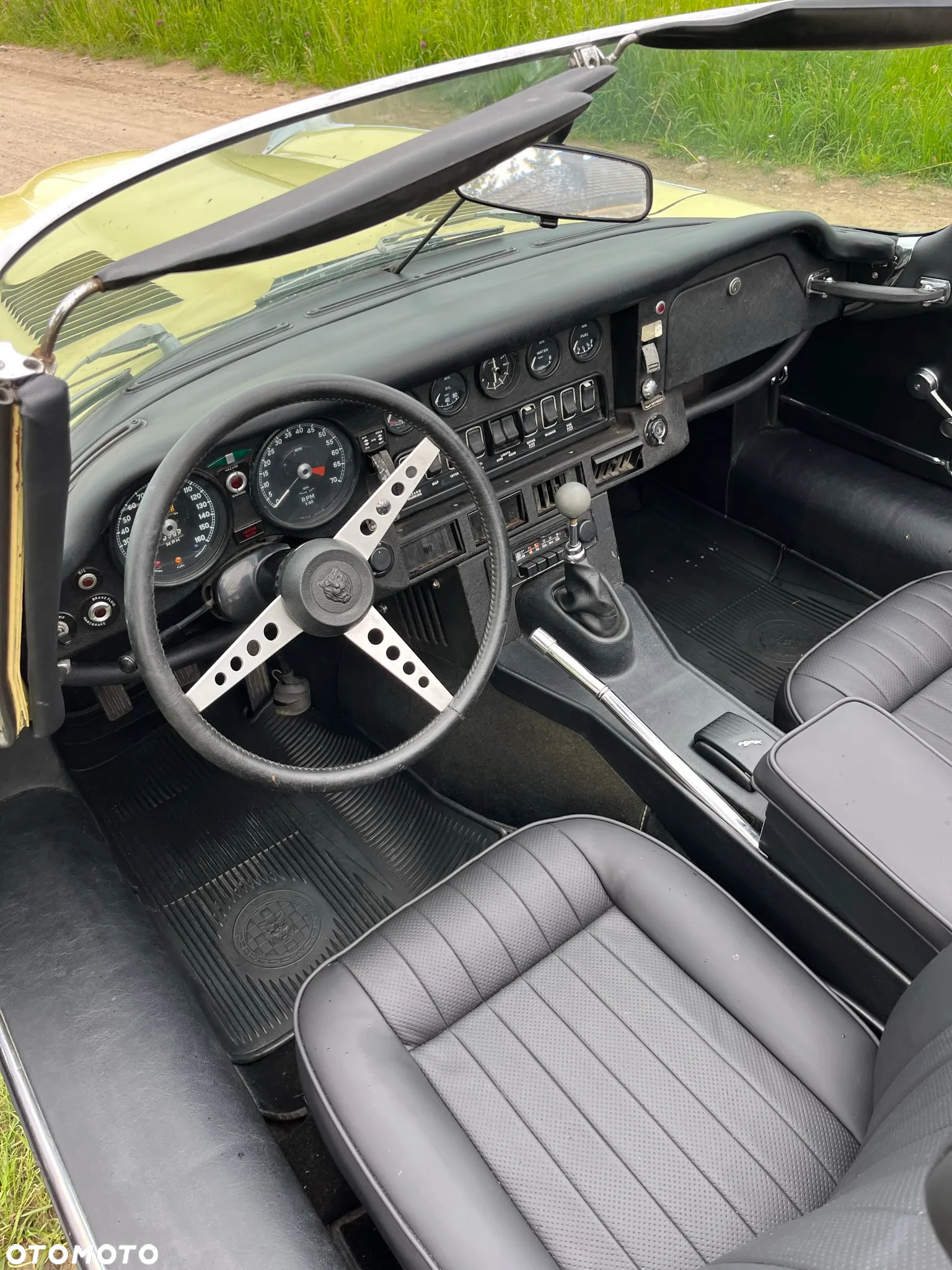Jaguar E-Type - 22