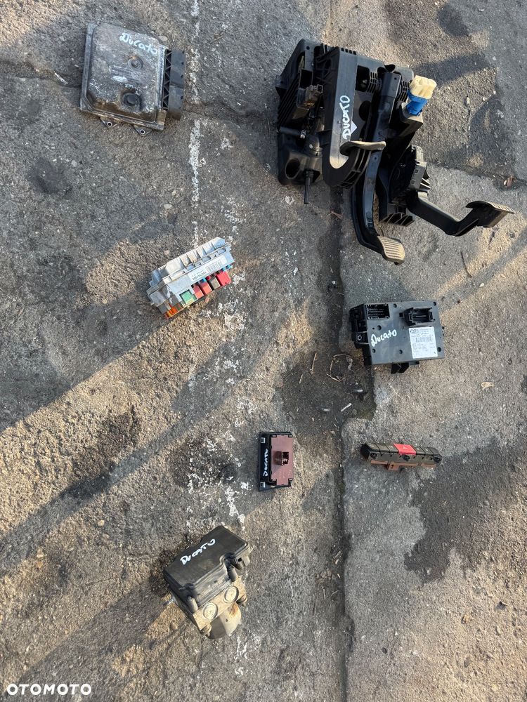 Fiat ducato jumper Iveco Komputer 55246596 a5as3ng5m -900zl Skrzynka bezpieczników 1367661080 -400zl Pompa abs 0265805024 2265106455 -500zl Przełącznik awaryjnych 7355331170 -100zl moduł bsi Y503440520112 mm267nb4n -800 Pedal pedaly hamulca sprzęgła -100 Szybka wysyłka paragon faktura posiadamy wiele części do tego modelu i różnych modeli aut - 7