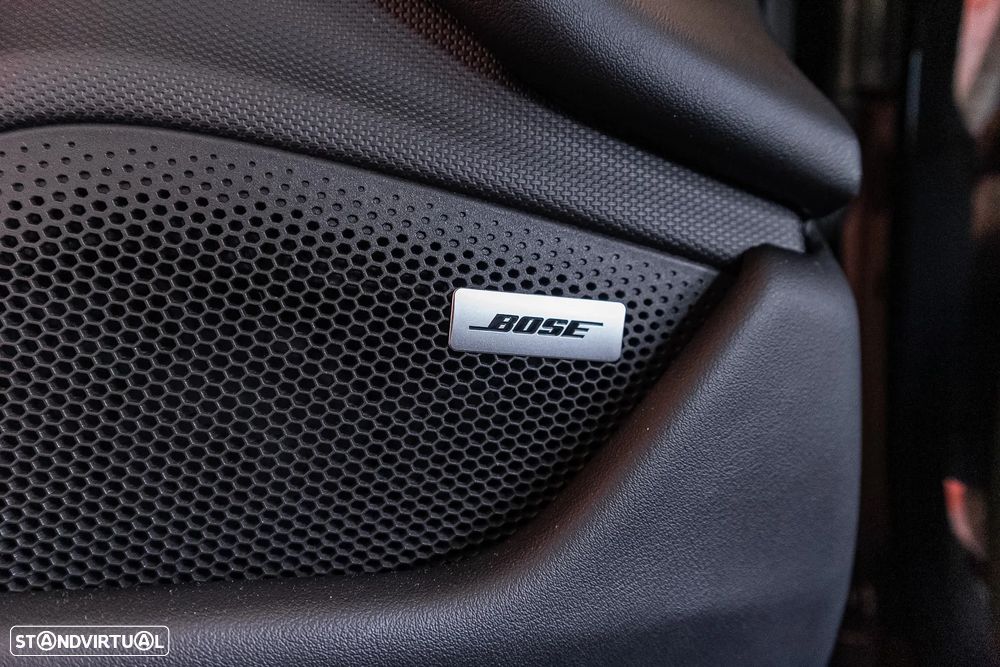 Porsche Taycan Cross Turismo 4 - 11