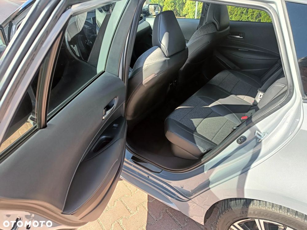 Toyota Corolla 2.0 Hybrid Comfort - 11