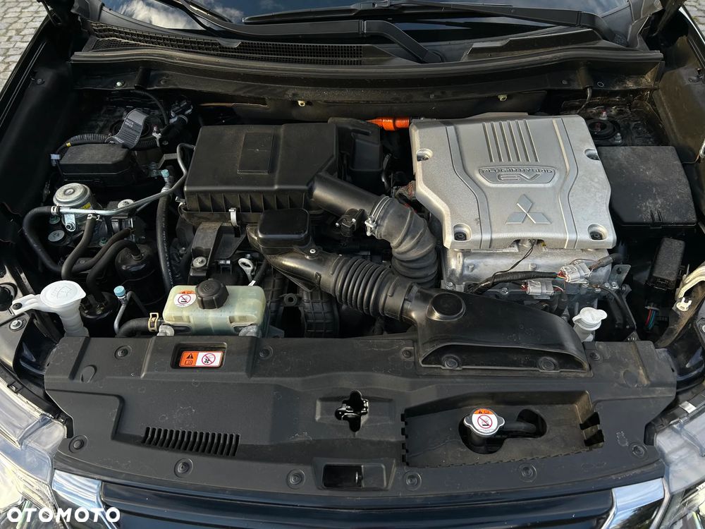 Mitsubishi Outlander Instyle NAVI + - 15