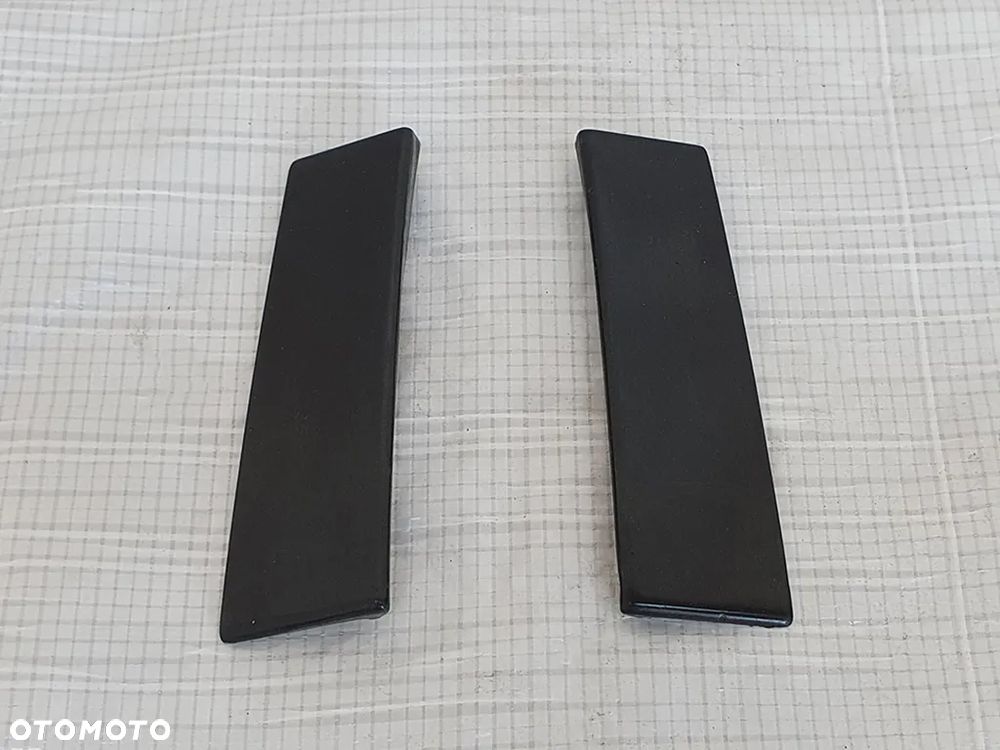 Zaślepka koło klapy bagażnika lewa/prawa (plastik) do Suzuki Vitara I - 1