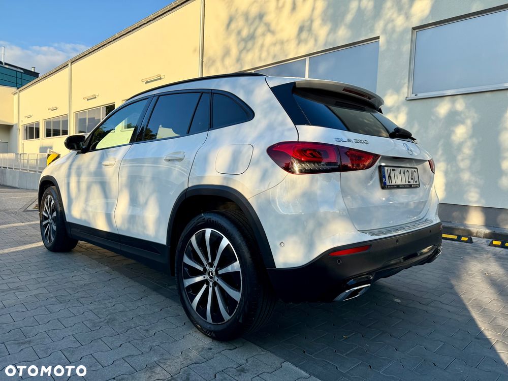 Mercedes-Benz GLA 200 Business Edition - 6