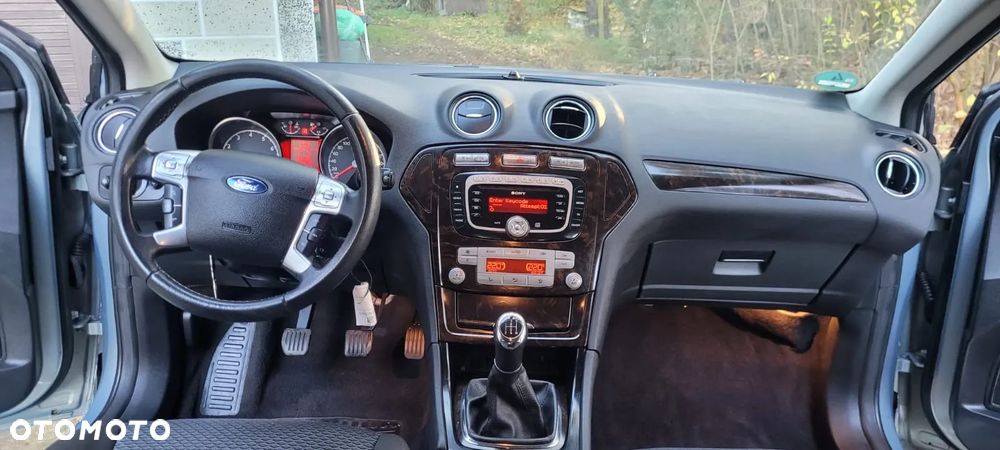 Ford Mondeo 2.0 Ghia - 9