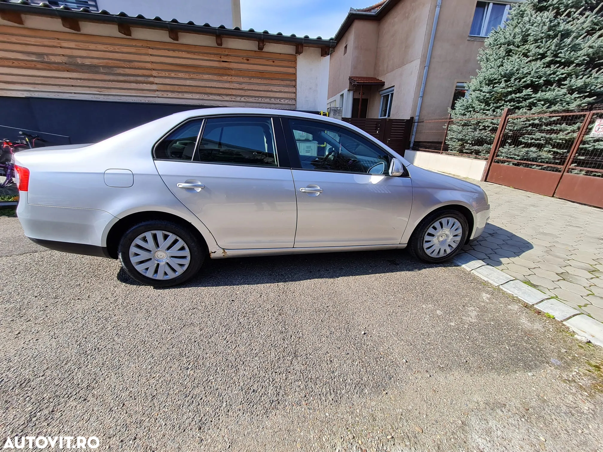 Volkswagen Jetta 1.6 TDI DPF Highline - 5