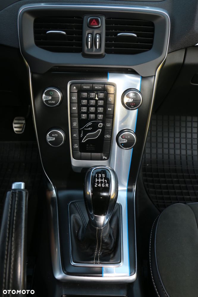 Volvo V40 D4 Drive-E R-Design Momentum - 19