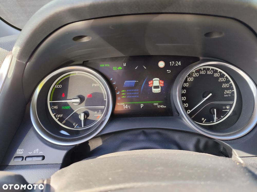 Toyota Camry Luxury - 7