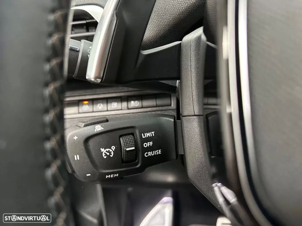 Peugeot 3008 1.6 Hybrid GT Line e-EAT8 - 19