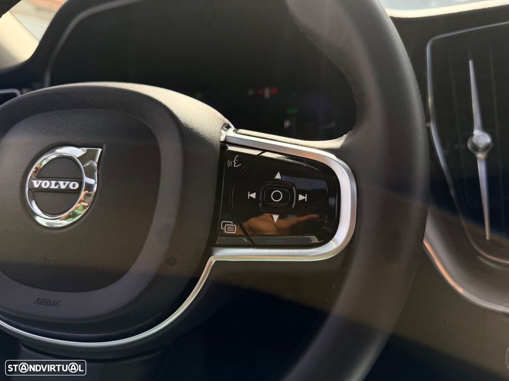 Volvo XC 60 2.0 T6 PHEV R-Design Expression AWD - 28