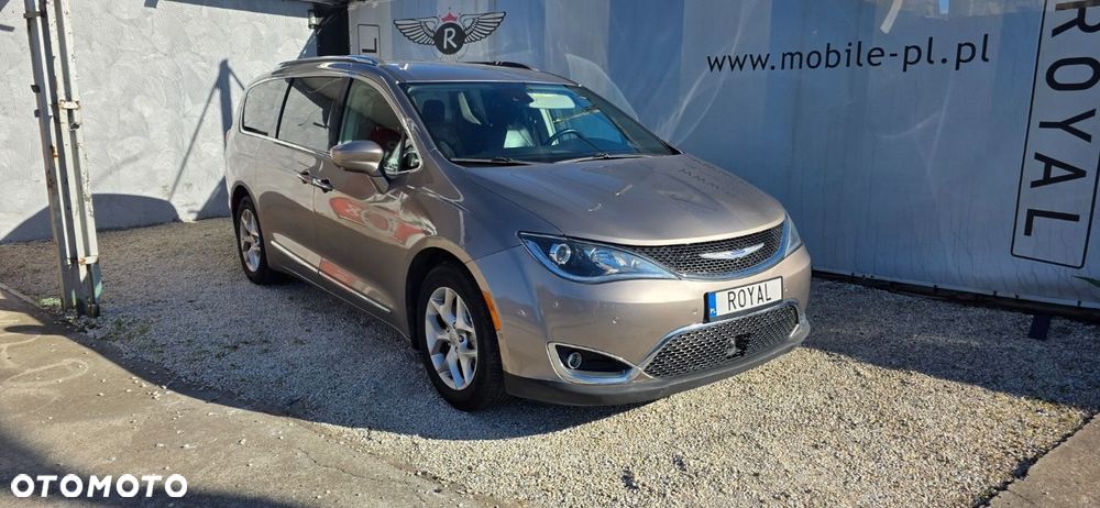 Chrysler Pacifica - 8