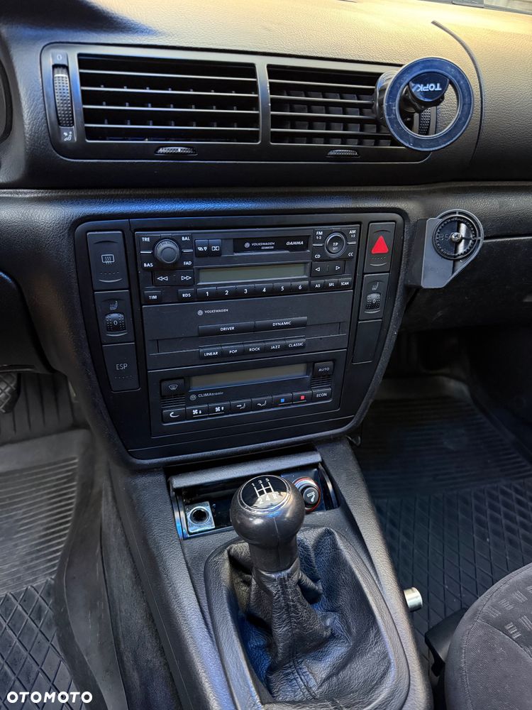 Volkswagen Passat 1.9 TDI Comfortline - 14