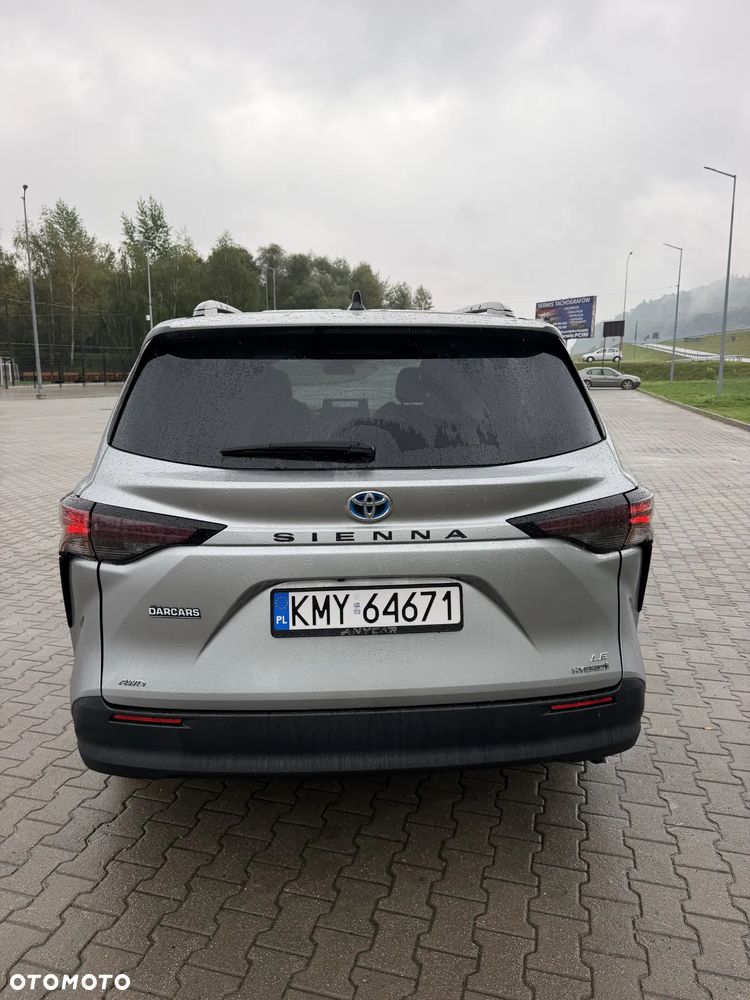Toyota Sienna - 4