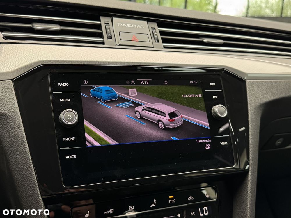 Volkswagen Passat - 34