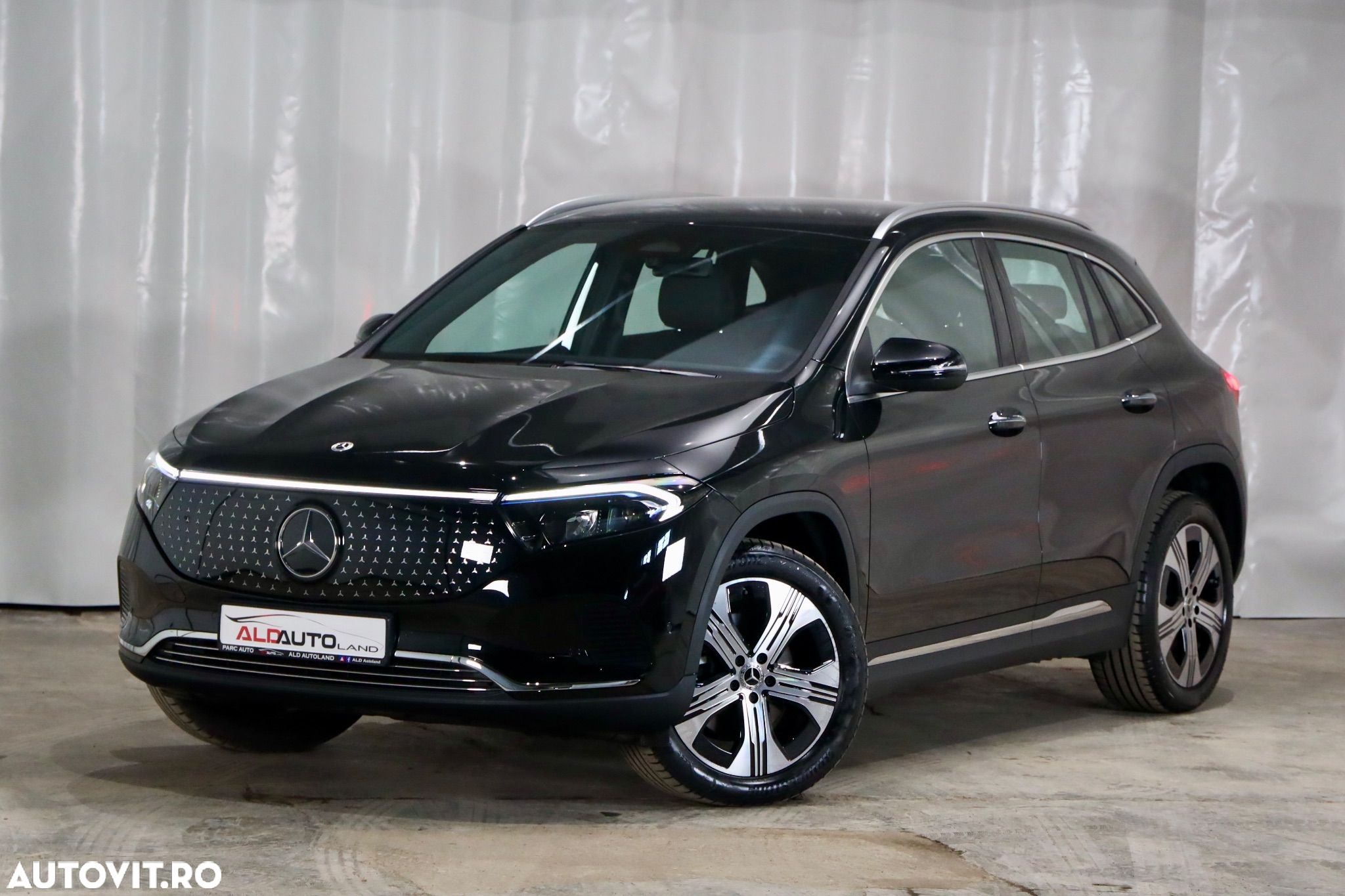 Mercedes-Benz EQA 300 4MATIC - 1