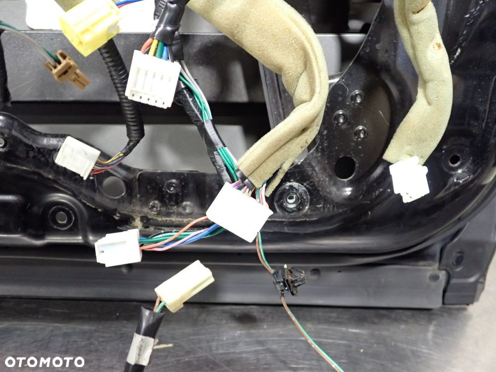 DRZWI LEWY PRZÓD INFINITI M37X KOL:GAC - 33