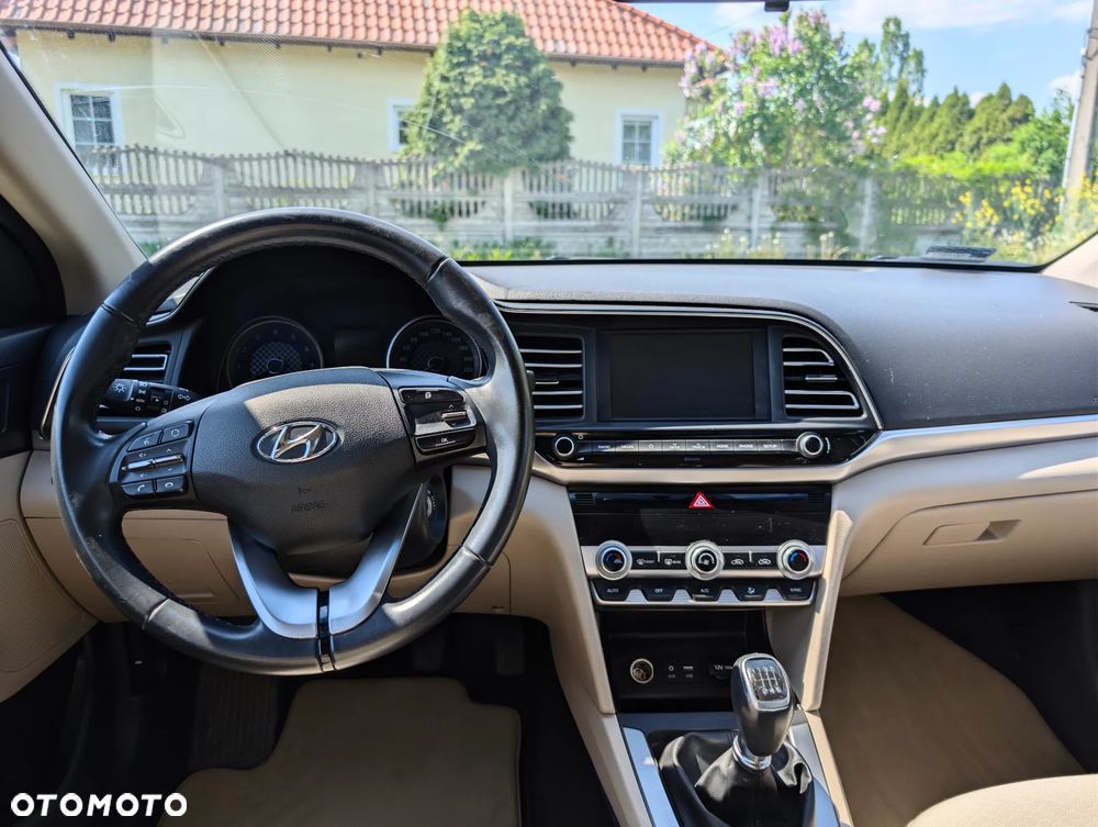 Hyundai Elantra 1.6 Comfort - 7