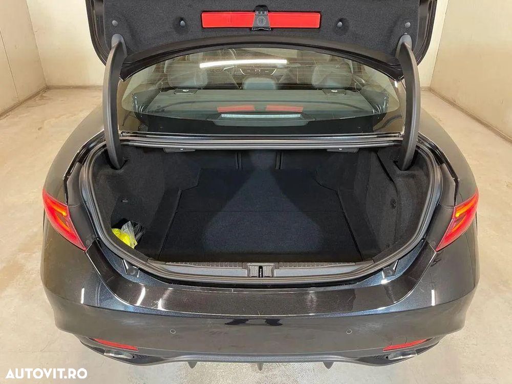 Alfa Romeo Giulia 2.2 AT8-Q4 Veloce - 13