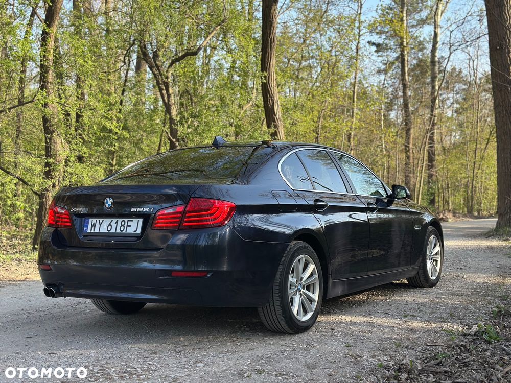 BMW Seria 5 528i xDrive - 6