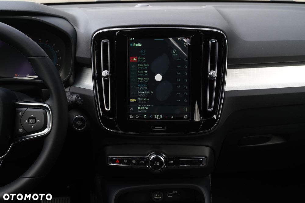Volvo XC 40 B3 Plus Dark - 18