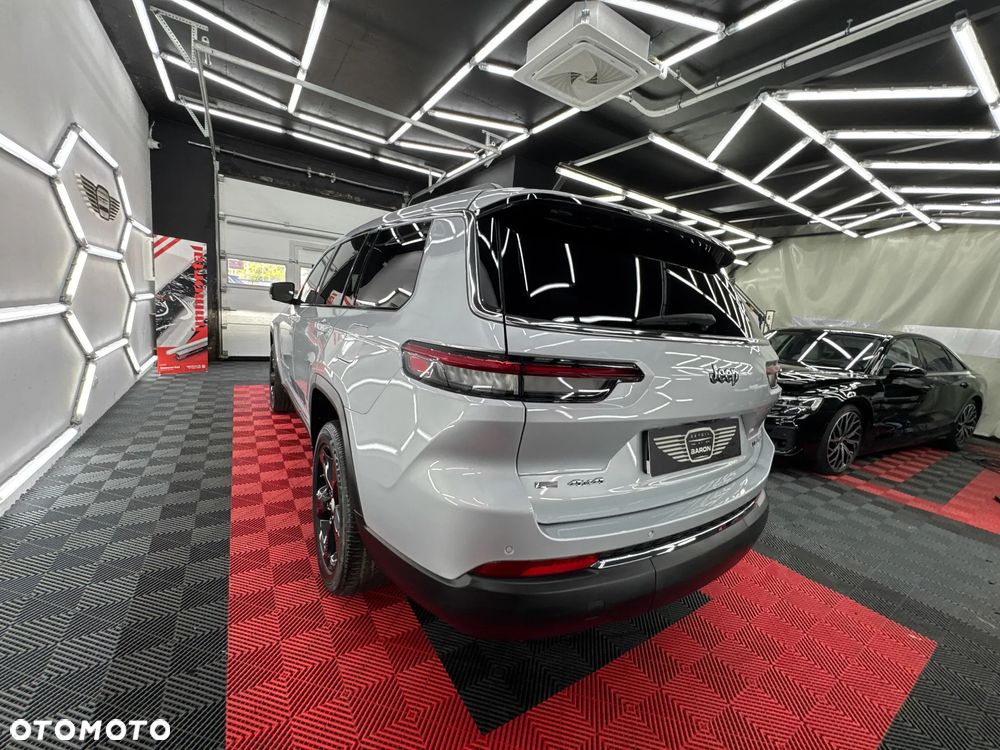 Jeep Grand Cherokee - 27