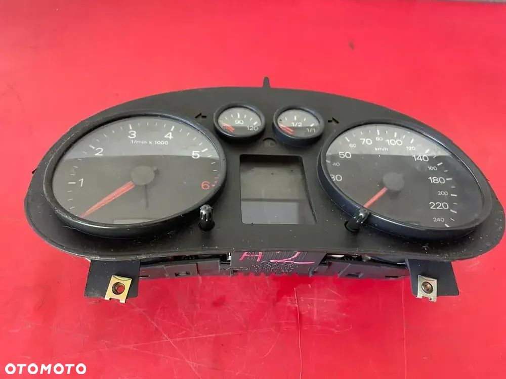 LICZNIK 8Z0920900A Audi A2 - 2