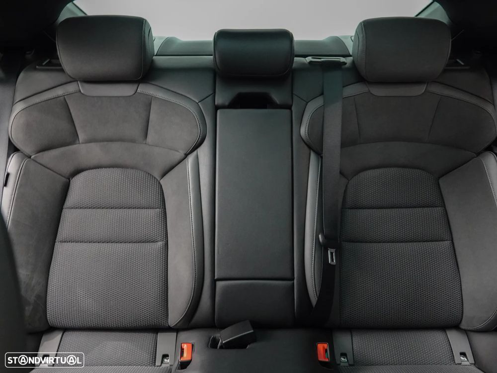 Porsche Taycan 4S - 32