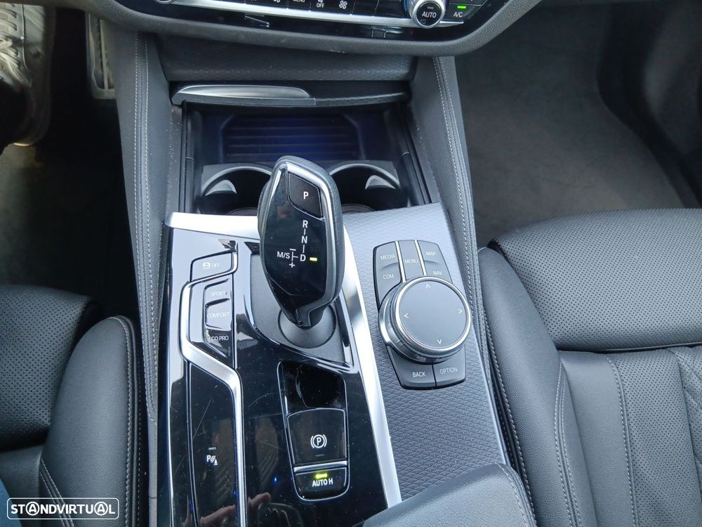 BMW 520 d Pack Desportivo M Auto - 17
