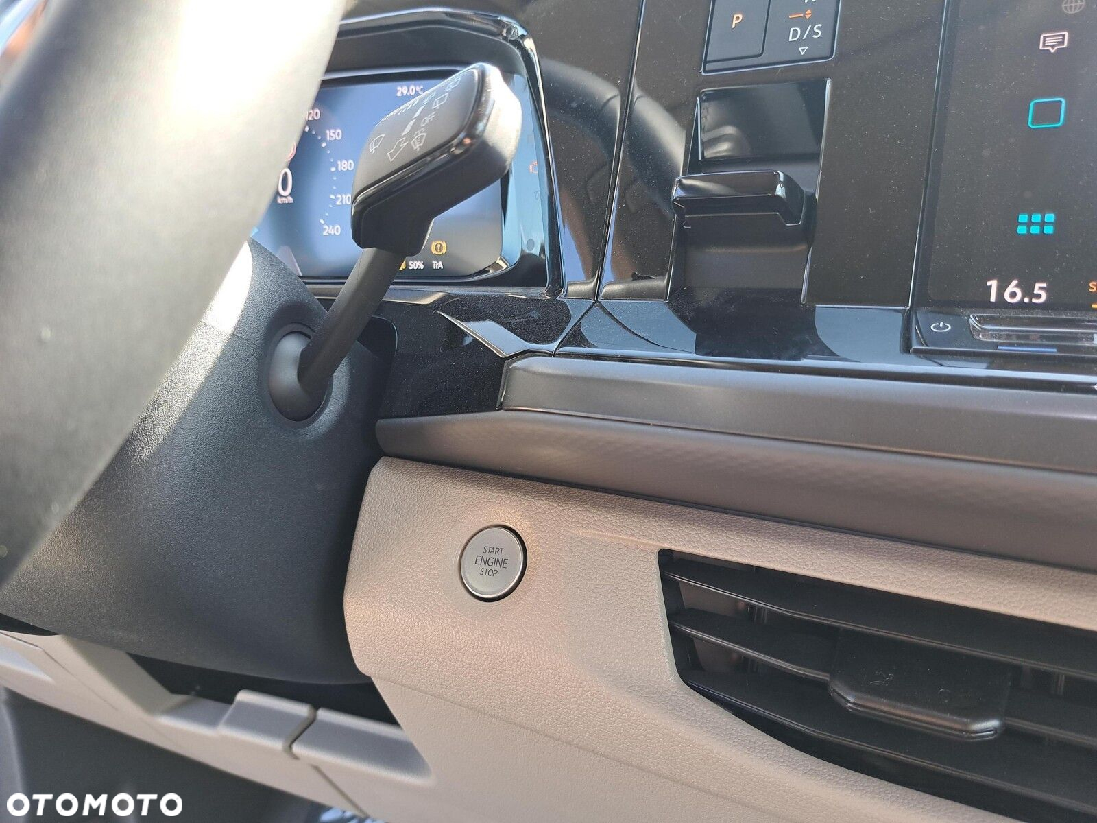 Volkswagen multivan Family L2 silnik: 2,0 l TDI SCR 150 KM / skrzynia biegów: 7-biegowa DSG rozstaw osi: 3124 mm - 29