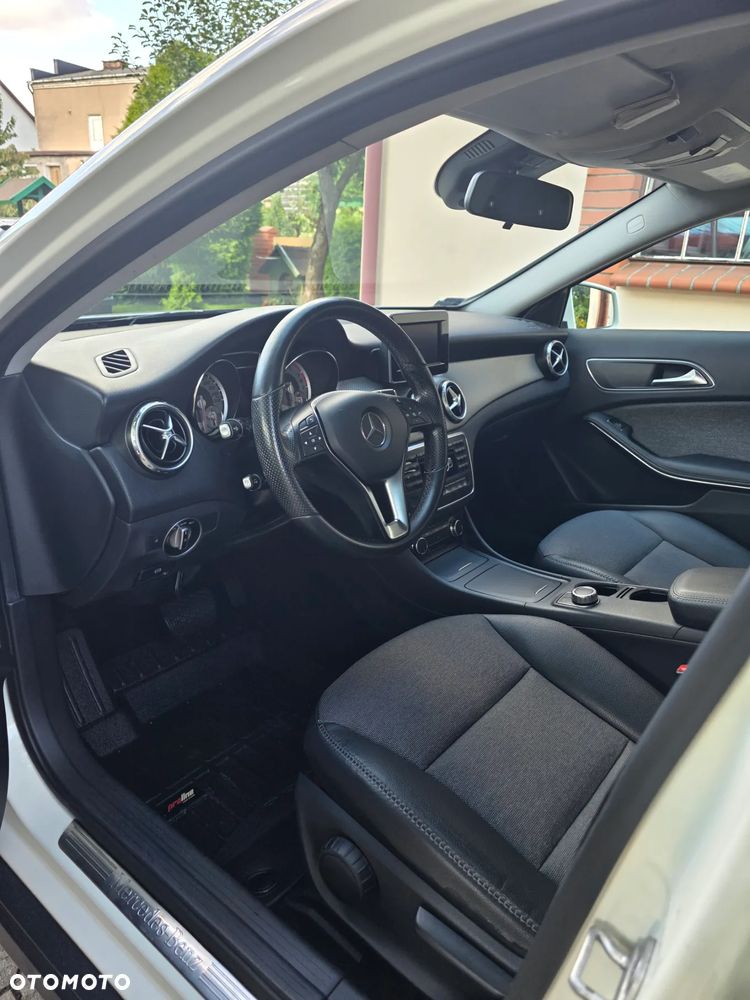 Mercedes-Benz GLA - 10